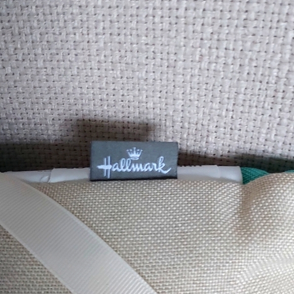 HALLMARK "Grandma Does A Heart Good" Pillow - Picture 3 of 3